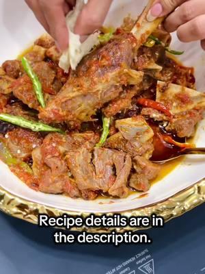 This Shinwari Karahi recipe is the original method used in restaurants in Pakistan. It’s very easy to make and absolutely delicious! Here’s what you’ll need: lamb meat, fresh tomatoes, fresh garlic, salt, black pepper, and some fresh green chilies. Instructions: 	1.	First, fry the lamb meat until it becomes golden brown. Remove any excess oil. 	2.	Add fresh garlic and cook it for 30 seconds. 	3.	Then, add black pepper and salt, mixing everything together. 	4.	Add the fresh tomatoes and cook on low heat, covering the pot until the tomato skin softens. 	5.	Once the skin softens, remove the skins from the tomatoes and add some fresh green chilies. Mix everything together with the lamb. 	6.	Lower the flame, cover, and let the meat cook until it becomes tender. 	7.	To give it that restaurant-style flavor, add a bit of smoke for 5 minutes. 	8.	Garnish with some fresh chilies. Your perfect Shinwari Karahi is ready! Let me know in the comments how you liked it!❤️🪽 #mashallah #cooking #FoodLover #pakistanifood #karahi #dubai #peshawar #afg 