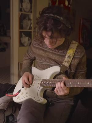 Note to self: don’t look straight down the whole time 😶 #bobdylan #acompleteunknown #dontthinktwice #guitar #timotheechalamet