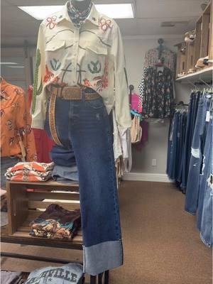 Love these Pearl snap western tops. #westernboutique #westernfashion #westernwear #westernstyles #westernbelt #denim #jeans #westernstyle 