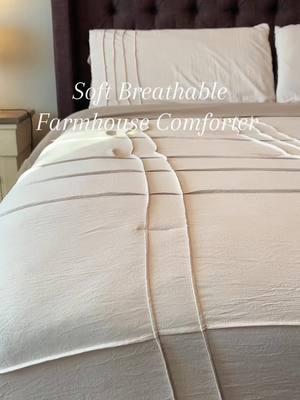 We own 4 of these comforters in dofferent colors! Can you tell we love them! #comforter #bedding #lightweightcomforter #livinco #farmhouse #pleatedcomforter @LIVNCO. 