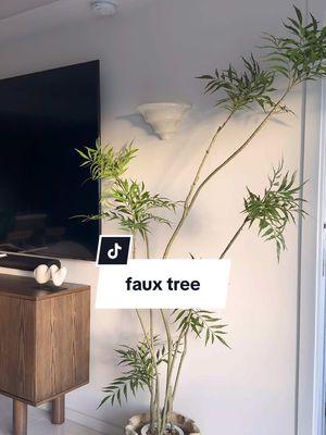 when you find the best faux tree that actually looks real 🥹 #fauxtree #indoorplants #furbacasa #livingroominspo 