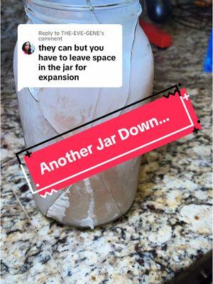 Replying to @THE-EVE-GENE I left room for expansion and left it uncovered… just checked it and 💥 🫙 busted… AGAIN 😒. Seeing that I have to get new jars I’ll look into the mason jars without the curves bc I heard that could be an issue as well.  • #masonjar #freeze #busted #epicfail #fypシ 