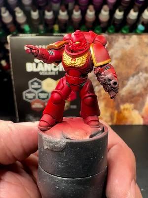 I used the new speed paint and gold from the John Blanche set🔥 #3dprinting #warhammer40k #miniaturepainting #thearmypainter #resinprinting #warhammer #minipainting #johnblanche #speedpaint 