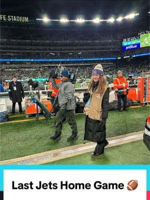 Sunday’s cold Jets win over the Dolphins ended the 2024 season, and it also ended my 8th credentialed Jets home season for me. Grateful again for another year down on the MetLife field. Think Aaron Rodgers is going to retire? 🏈 #dontsithome #aaronrodgers #nyjets #jets #newyorkjets #nfl #nflfootball #tyreekhill #miamidolphins #metlife #metlifestadium 