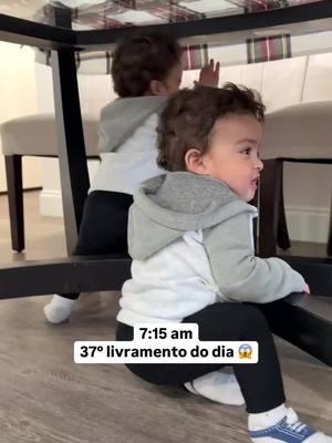 7:15 AM - 37º livramento do dia com os gemeos. - #Casal #pedidodecasamento #gravida #gravidez #gravidadegemeos #gravidas #maternidade #paternidade #pregnancy #gemeos #twins #twinpregnancy #filhosgemeos #mulher #familia #twinlife #meme #trollagem #piada #pegadinha #homemdevalor #casamento #humor