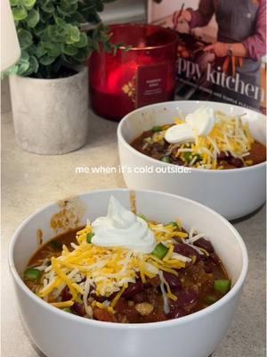 Nothing like chilli on a cold day 🤤 #chilli #comfortfood #comfortmeal #foodies #coldweather #winterfood #inagartenrecipes #barefootcontessa #nancymeyersaesthetic #marthastewart #lifestyleblogger #foodblogger #cozyathome #cozy #cozylifestyle #comfortcreator #easydinner #EasyRecipe 