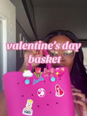 So cute 🎀 #kidsvalentines #kidsvalentineabasket #valentinesbasket #girlsvalentinesdaybasket #newyearnewaura #valentinesdaybasket 