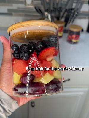 Its a NEW YEAR ✨ Time for NEW healthy habits ✨ I hope this motivated you 🙏🏽 ✨ I used 20oz glass storage containers from Amazon  ✨ 🔗 in my byo 🍓 ✨Your fruit will last longer in these containers I promise you 🍑 ✨ I cleaned my fruit with baking soda, vinegar & 💦 for 10 mins  #fyp #mealprep #amazonfinds #fruitprep #fruit #amazon #healthysnack 