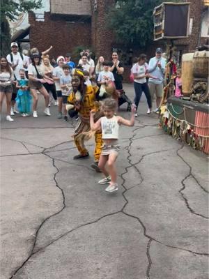 New Year’s resolution? Dance this good 👏🤩 (via @kirstenperkins1) #Disney #DisneyParks #DisneyWorld #AnimalKingdom