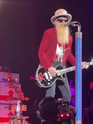 🔥Nothing like ZZ Top😎 @ZZ Top #concerts #live #billygibbons #dustyhill #frankbeard #🥁 #lagrange #guitartok #guitarists #drumtok #drummer #drumsolo #legendary #fyp #fy #80smusic #bluesrock #riffsandruns #guitarsolo  