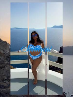 Your sign to do a photoshoot at your villa in Santorini #santorini #greece #europe #photoshoot #vacationphotos #oia #oiasantorini #fyp 