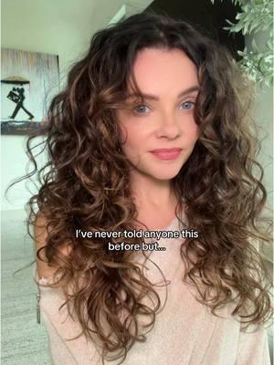 It’s full of secrets #wavycurly #naturallywavy #wavyhair #wavyhairroutine #wavyhairtips #bighair 