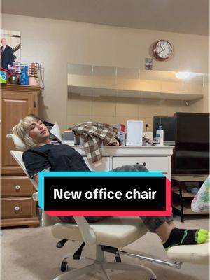 It goes higher and lower. And you can lock it so it doesn’t lean back. Obsessed and so excited to use this in my new office! #officechair #bestofficechair #bestchair #contentcreator #newoffice 