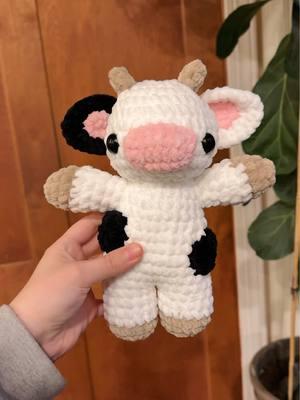 Crocheting a cow 🐮 #fyp #foryou #foryoupage #crochet #amigurumi #crochetersoftiktok #plush #crochetplush #handmade #SmallBusiness #fiberart #fiberartist #crochetcow 