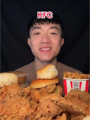 @KFC hits the spot #mukbang #eating #Foodie #fypシ゚viral #mukbangeatingshow #foodtiktok #asmreating #losangeles #america #unitedstates #gravy #friedchicken #mashedpotatoes #biscuit #chickensandwich 