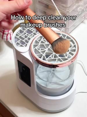 how to wash your makeup brushes using an affordable cleaner from TikTok shop✨👌  #washingmakeupbrushes #howtowashmakeupbrushes #hacksforcleaning #makeupbrushes #makeupbrushcleaning