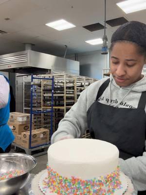 Me and makaykay are holding space for this conversation 👉🏾👈🏾#cakedecorating #coworkers #fun #caketok #caketok #walmartheartcake #bakery @makncheese 