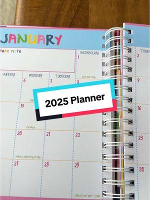 Reminder Binders are the cutest planners and great for keeping yourself organized. Its an colorful 18 month planner that comes with 4 pages of stickers and fun extras at the back. Great quality! Great company! #planner #letsgetorganized #denisealbright 