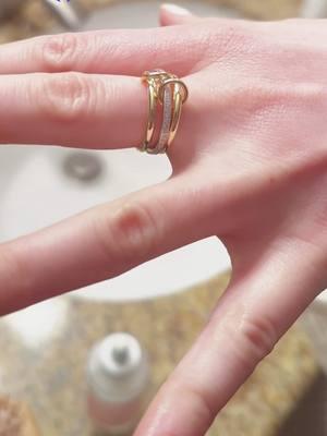 Sooo cute! i keep getting asked if its real #ring #goldring #gold #goldgirl #spinelli #spinellirings #spinelliring #jewelry #TikTokShop 