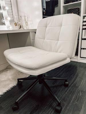 New vanity chair from @DECOLURE LINK IN BIO🔗🛒 https://lvnta.com/lv_AnXGJy87epTc48qEJj #levanta #amazon #amazonfinds #decolure #Home #chair #criscrosschair #vanity #amazonmusthaves #amazonfavorites #fyp #viral #homedecor 