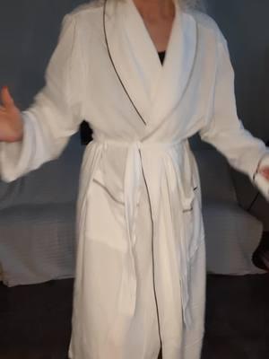 Polyester Bathrobe for men or women from Yanshi Trading. Click the link in my video to check this out! #bathrobe #nightwear #shower 