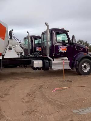 #construction #mujeresqueinspiran #constructionworkers #finiishers #materialparacontruccioon #mujereschoferes💗🚛🇲🇽 #paving #concrete #mixerdriver 