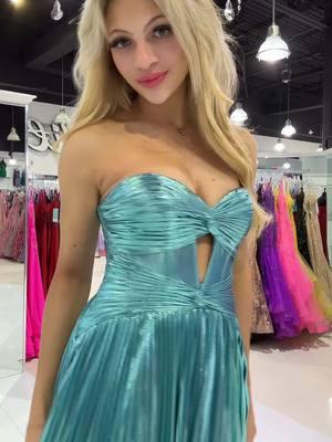 Aquamarine vibes👗🧜‍♀️🩵 @JOVANI @bbrooklynsands #prom2025 #promdress #prom #jovani #metallicdress #mermaiddress #dfw 