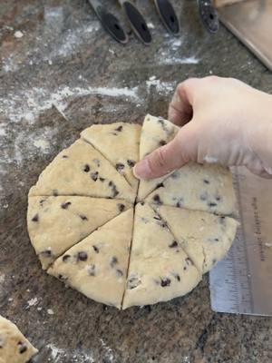 Pour yourself a cup of tea and make these yummy chocolate chip scones! Copy and paste this link in your browser and it’ll take you to the recipe on my website. 💕 https://myeverydayordinarylife.com/chocolate-chip-scones/ January comes with a lot of pressure to set goals and make plans and I do enjoy that but I’m giving myself some extra grace and time this year to reflect on the past year and just rest in what is right now.  One word that keeps coming up for me is “resilience”. I want to be ever more resilient. May I never let the chaos around me ruin the peace within me. May I always find my stability in the only ONE that truly never changes. 🙏🏻 #happynewyear #rest #reflection #resilience #scones 