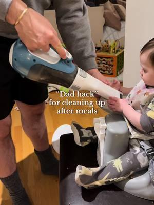 We do this every time now 😆 #startingsolids #blw #babyledweaning #babyhacks 