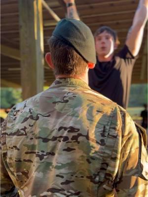 Army Green Beret evaluates SOCOM Athlete students in max pull-ups during the Hell Day Jacksonville event’s Physical Fitness Test. #SpecialForces Do you have what it takes for a career in special operations? SOCOM Athlete is America’s number one special operations prep program, and is open to ages 16+ #specialoperations #army #armyspecialforces #armynationalguard #america #military #socomathlete #pullups #workout #fitness #bootcamp #basictraining #airborne #infantry #recruiter #75thrangerregiment #tacp 