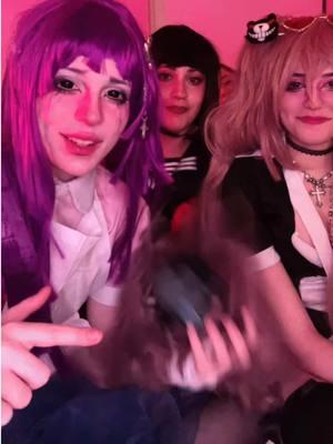 @Angela was laying in the back wigless so we improvised to include her chiaki @makic0s is maki @April is junko #cosplay #junkoenoshima #mikantsumiki #makiharukawa #chiakinanami #makiharukawacosplay #junkoenoshimacosplay #mikantsumikicosplay #chiakinanamicosplay  #danganronpacosplay #danganronpacosplay 