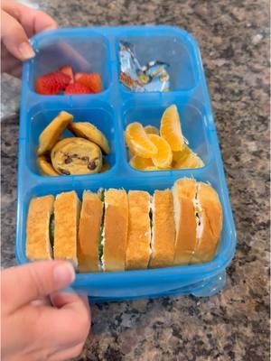 Happy Tuesday! #Lunch #lunchtime #lunchbox #lunchideas #lunchboxideas #lunchideasforkids #schoollunch #schoollunches #kidslunchideas #kidsbento #bentobox #bento #bentolunchbox 