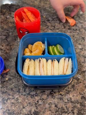 I think Spidey would approved 😉 #kindergartenlunch #lunch #lunchtime #lunchbox #lunchideas #lunchboxideas #bentobox #bento #bentolunchbox 