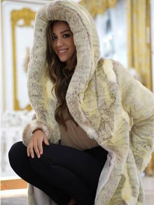 ✨ Pure luxury in motion! Our brand-new Majestic Ivory Tissavel Chinchilla Coat is a masterpiece of elegance and warmth. ❄️🔥 The fur is so majestic, it seems to come alive—watch how it changes color as you run your hands through it. Effortlessly chic, impossibly soft, and undeniably stunning. 🖤 #FauxFurFashion #LuxuryWinterCoats #TissavelChinchilla #FurrociousFurr