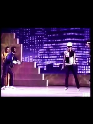 IMPECCABLE MOVES!#breakdance #poplocking #1980s #tiktokpartner #viralvideo 