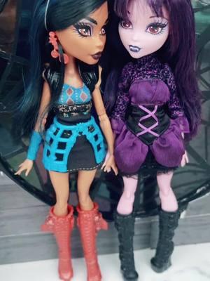 Thank you @aryn ☆ for the comment! I ship Robecca & Elizabat so hard. #robeccasteam #elizabat #monsterhigh #monsterhighdolls #everafterhigh #everafterhighdolls #everaftermonsters #dolltok #dollseries 