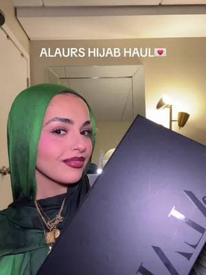 best printed hijabs ever😩 @Alaurs use my code amira10 for $$$ off especially the new drop coming soon👀👀 #hijabs #hijabhaul #modalhijabs #printedhijabs 