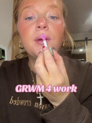 Get ready with me for work🫶🏻✨ #fyp#foryoupage#trending#viral#makeup#skincare#grwm#grwm#forwork#hairstylist#skincare#makeup#everyday 