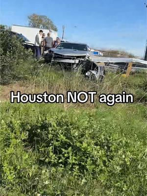 HOUSTON YALL HAVE TO DO BETTER IN THESE STREETS #houston #htx #houstontraffic #htown #traffic #trafficcam #viral #fyp #explorepage 