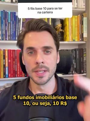 E aí, você já investe nesses fundos imobiliários? Me conta aqui nos comentários 🫡 Primeiramente, um fundo de base 10 (valor próximo a R$10,00) não tem significa que ele é melhor ou pior que outros fundos de valores diferentes. Entretanto, o processo mais baixo das cotas promove uma maior liquidez e facilita a acessibilidade ao investidor, uma vez que é mais fácil comprar cotas de menor valor. Além disso, todos os fundos citados permanecem com fundamentos excelentes mesmo depois da grande queda no mercado de fundos imobiliários devido ao pânico resultado pelo pessimismo do mercado. Ou seja, aqueles que conseguiram encontrar oportunidades durante esse período de “crise” puderam comprar mais cotas com menos dinheiro, além de garantir uma rentabilidade mais alta. Situações como essa mostram a diferença que uma estratégia consolidada e um acompanhamento profissional podem fazer na hora de montar sua carteira e proteger o seu patrimônio. Gostou do contéudo? Então já me segue para mais! #fyp #investimentos #finanças #2025 #ações #fii