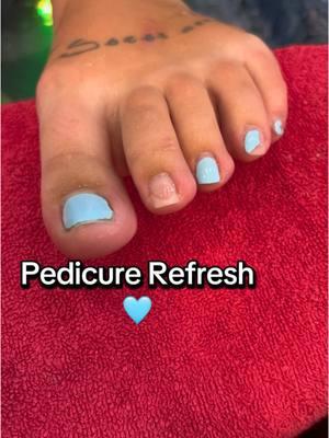 Who doesn’t love a clean polish job!! 😝🫡 #fyp #nailsbynuk #trending #dfwnails #dfw #houstonnails #dfwnailtech #pedicures #pedicuretime #feetnails #feetcare #polish #bluenails #cleantoes #nailclients 