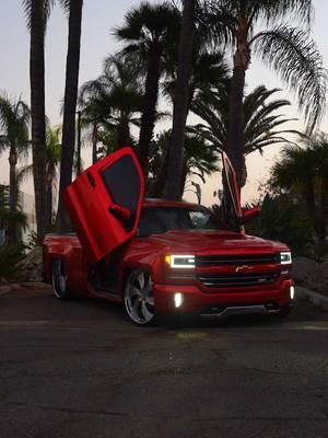 😶 #lamamawhiski #mamawhiski #chevy #silverado #singlecab #dropped #droppedtrucks #loweredtrucks #suelomob #suelo #butterflydoors #lambodoors #noquemacuh #tacuache #trokiando #mamalona #troka #fyp #foryoupage #lowtrucks #trokasbajitas #trokastumbadas  