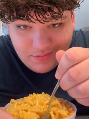 Iconic diddy mac 🤤 #fyp #foodies #viral #mukbang #foodtiktok #asmr #asmrsounds #asmrvideo #mukbangasmr #eating #mukbangeatingshow #eatingshow #macandcheese #diddy #foodielife #foodtiktok #tiktokfood 