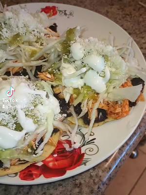 tostadas de tinga #recetasfaciles #recipes #EasyRecipes #tostadas #tingadepollo #tinga #cook #cooking #food #chickentostadas 