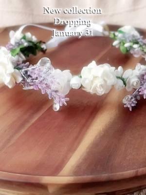 ✨ New Beginnings ✨ Every dew drop holds the promise of a new dawn, a fresh start, and the beauty of endless possibilities. I’m thrilled to announce that the New Beginnings Collection will officially release on January 31. This collection is inspired by the magic of renewal and inner strength. Featuring handcrafted crowns like this one adorned with soft lavender, white, and delicate dew drop details, each piece is a symbol of hope, growth, and resilience. Stay tuned—this is just the beginning of something beautiful. 💜 #NewBeginnings #asmr #ThePearledRose #HandcraftedWithLove #flowercrown #empowerment #resilience #artisan 