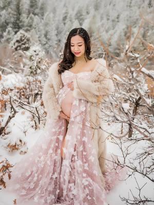 I mean... this snow couldn't have been more magical! #denvermaternityphotographer #denverphotographer #castlerockphotographer #coloradospringsphotographer #maternityphotoshoot #wintermaternity #maternityinspo #aspenphotographer #breckenridgephotographer 