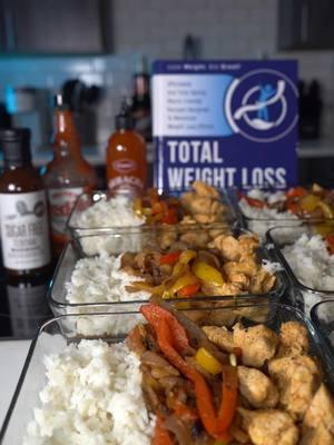 Simple Chicken & Rice✅ Enjoy the recipe!⬇️ Protein: ▪️6 chicken breasts ▪️1 tablespoon olive oil  Veggies: ▪️1 red onion ▪️2 bell pepper  ▪️1 tablespoon olive oil ▪️1 cup rice  ▪️This recipe makes 6 meal preps and 1 serving is 1 container  ▪️550 cals ▪️60g protein  ▪️24g carbs ▪️13g fat  For over 250 macro friendly recipes, tip sheets for success, budget friendly grocery lists, and all of my simple expert tips - check out the Total Weight Loss Cookbook for everything you need to maximize your health and weight loss goals💪 #NutritiousMeal #HealthyRecipes #HowToLoseWeight #SimpleRecipe #Dummies #TotalWeightLoss #HealthyFood #NewYearsResolution #nutrition #health #weightloss #mealprep #simplerecipe #diet #food #EasyRecipe #fatloss #lowcalorie #lowcal #health #muscledummies #life #reelsofinstagram#reels #life #health  #instareels #reelsofinstagram 