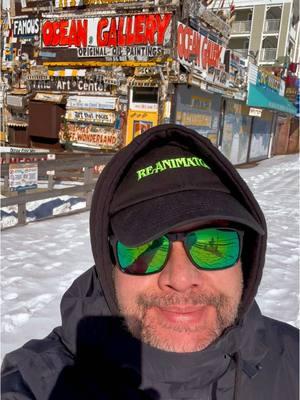 Who knew that the perfect birthday would be spent trudging a snow-covered boardwalk in deserted Ocean City, MD with my love and best friend?!? #oceancitymaryland #trimpershauntedhouse #ocmd 