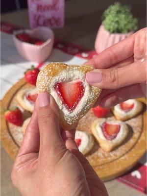 i can’t get over how cute these are 🥹🍓🤍 #valentinesdaystreats #valentinesdayrecipes #galentinesdayparty #galentinesdayfoodideas #cutevalentinesdaytreats #puffpastry #strawberrypuffpastry #creamcheesepuffpastry #fyp #trending 