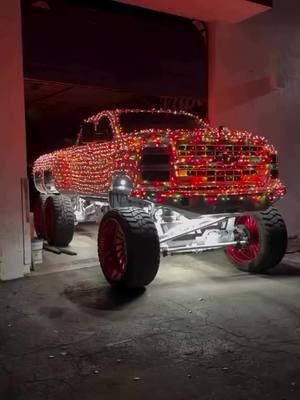 HUGE #6X6 #Chevy Lifted on 30" #AmaniOffRoad Cultura Wheels wrapped with christmas lights 💪🔥 #PapisGarage #LiftedTrucks #CustomWheels #lifted #liftedtrucks #liftedlife #elitewheels #liftedchevy #chevysilverado #liftedmonster #hornblasters